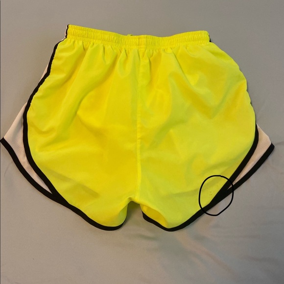 Women’s Nike Tempo Dri Fit Neon Bright Shorts - Picture 8 of 8